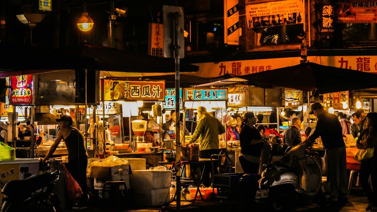 夜の飲食店街